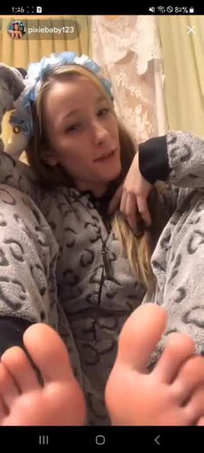 @pixiebaby123 she was wildin in this live (cum countdown)