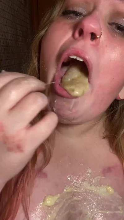 I like to play with my food 🥛🍰🤮
