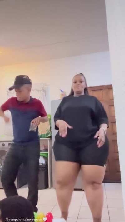 She can&rsquo;t dance but at least she&rsquo;s still sexy af 😍