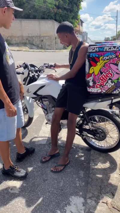 Putz, ainda bem que ele segurou no guid&atilde;o. 