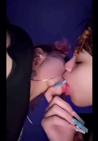 Lesbian shii