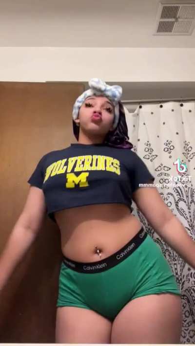 Who Wants Aunties 🍑 & Nieces 🍑 Compilations ⁉️