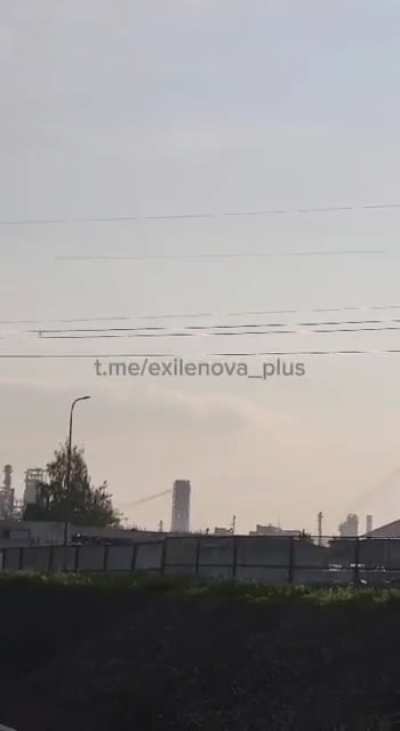 Moscow oil refinery has been attacked by "Lyuty" drones. They tried intercepting them with machine guns as there was no other air defense. Russian authorities already reported: "All the drones were shot down, only debris fell down". You can see in this vi