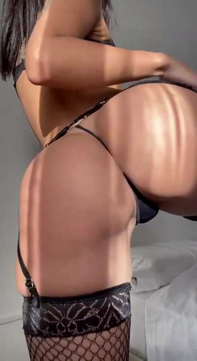 React if you want me to send you this completely naked ass and my shaved pussy