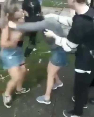 Rinha de an&atilde;o misturado com e-girl kkkkkkkk