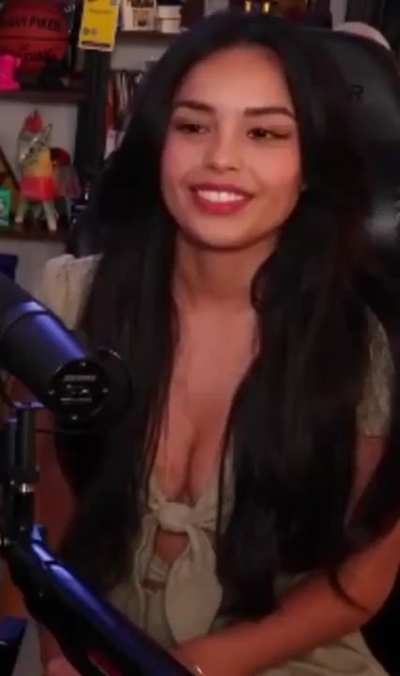 Hooly boobs