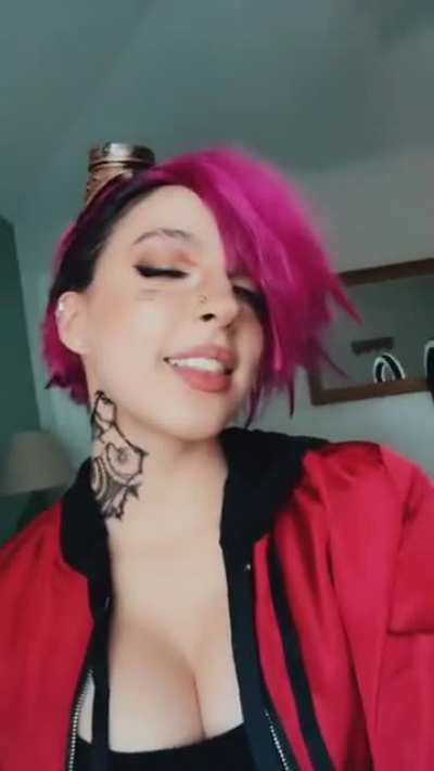 Vi
