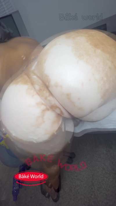 Bake world paint a few more white spots on vitiligo booty 🧴