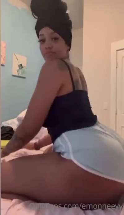 Exactly e twerking