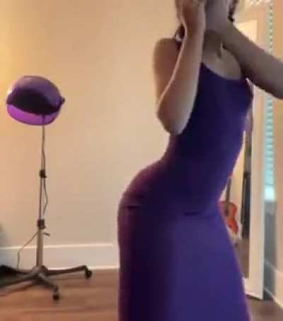 She make it movee lIke WOTAHH