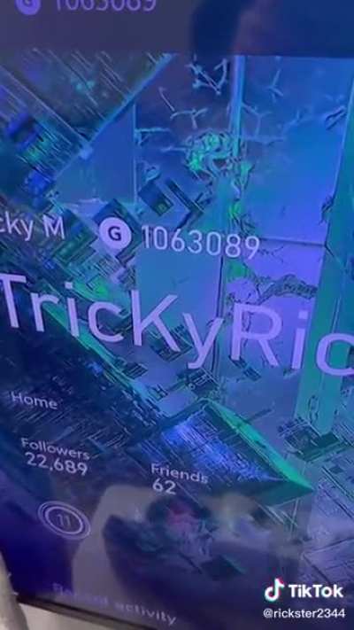 This man spends all day playing on his Xbox and boasts about having over 1 million gamerscore