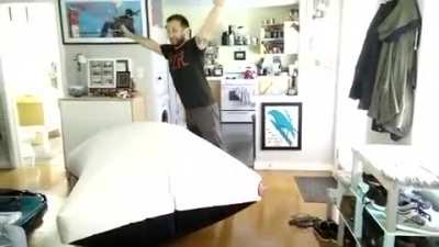 World&rsquo;s largest functioning whoopee cushion