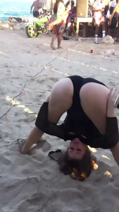 Skillful twerking at a beachside party