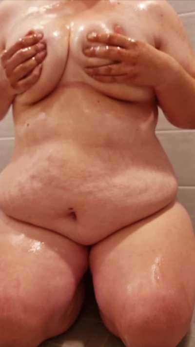 Oiling is my weakness... Could use some help from you to oil this thicc body 