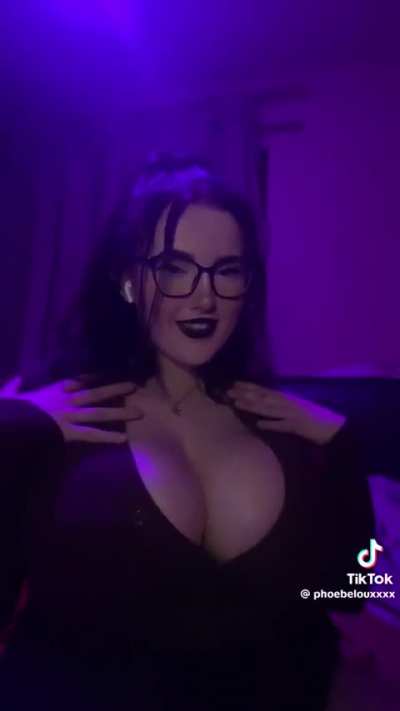 @phoebelouxxxx
