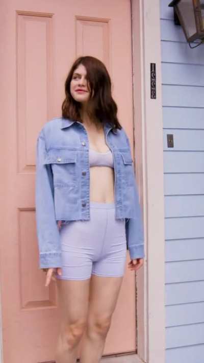 Alexandra Daddario 🍑