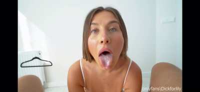 [/r/R<wbr>ealGi<wbr>rls]L<wbr>ily swallowing cum
