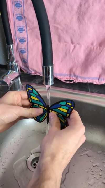 Stained Glass Part 2: There's a setting in PrusaSlicer called Single Extruder Multi Material that lets you print multiple colors in one layer