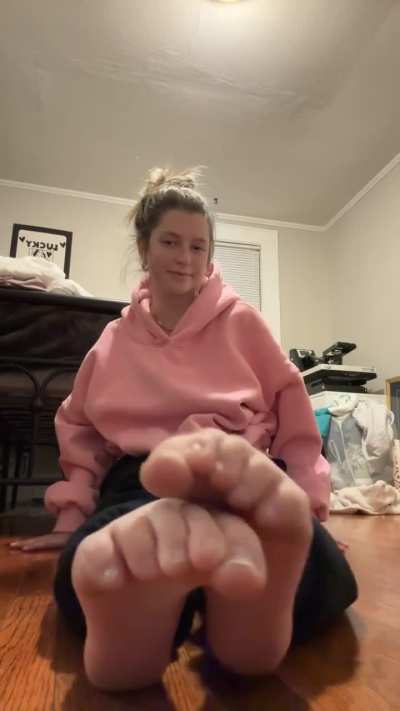 Chloe&rsquo;s sexy feet pm 2 buy more