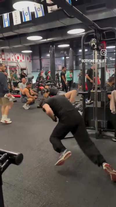 Hoje foi dia de treinar peito naquela intensidade 🔥🔥