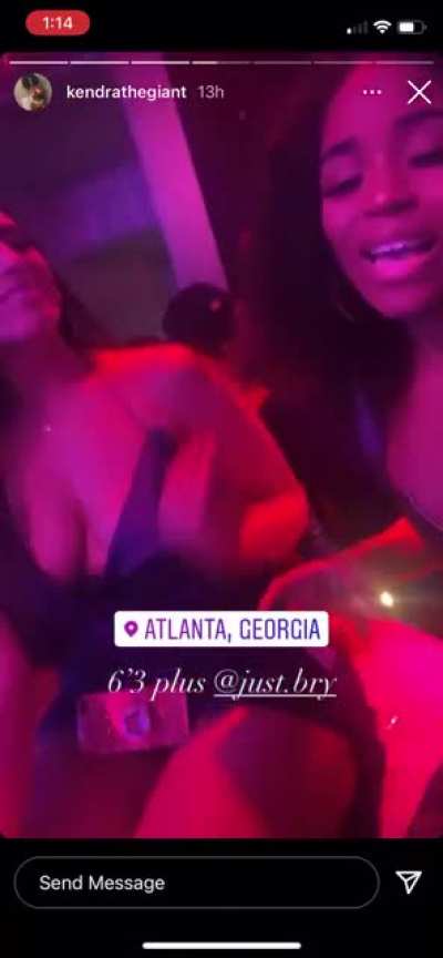 Imagine a night out with these two🤤