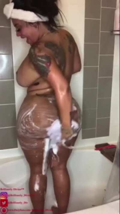 BĐlVlŇ&euro; Wet Booty Clapping 🔥😎🤙🏻 One of the best bootyclappers out there that I know of.