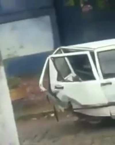 Красился задний бампер - на парковке столбик задел