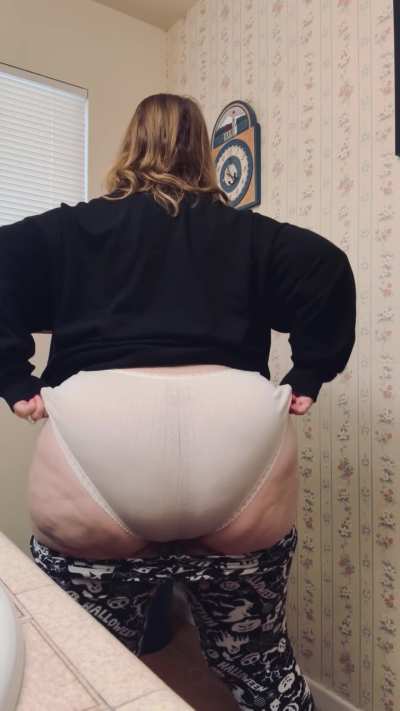 I love knowing farts from my 52yr old ass make your dick twitch like crazy 😝 🥵