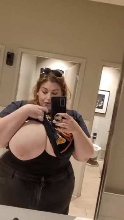 I can&rsquo;t help flashing in public