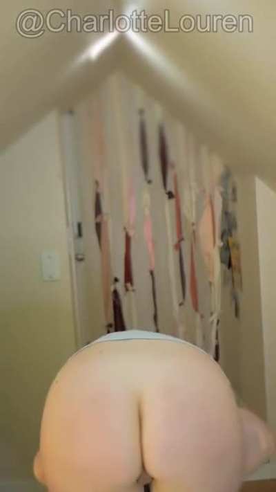 She fell for the "disappearing arms" trick!