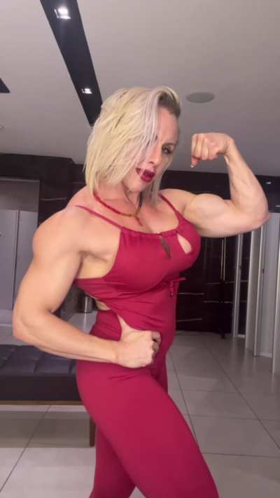 Blonde Giantess