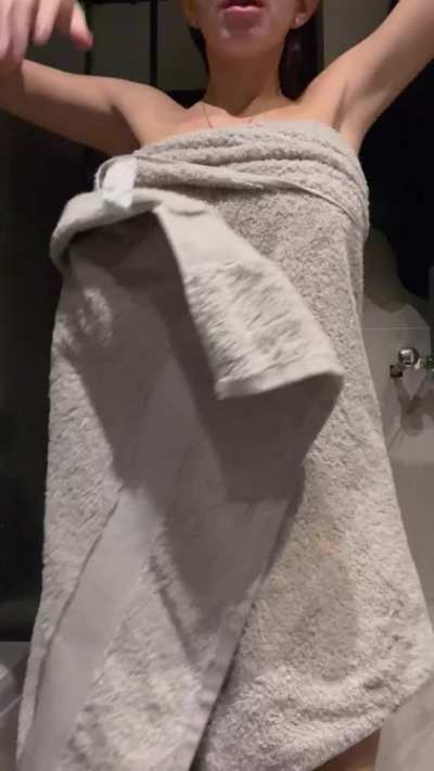 I know you like when towel drops &hellip; [flash]