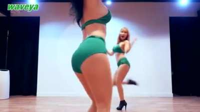 Ari&rsquo;s Signature Move #3 : Hip Roll and Body Wave Combination