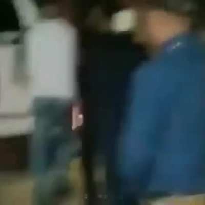Banda me kalente y ce la meti a mi perro por el oyito debajo de la kola me salio un moko blanko y komo mi digieron ke eza vaba enbarasa le meti una aspiradora y le salio komo una manguera y sangre y ya no se mueve ke hago