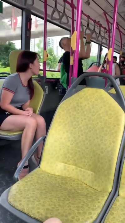 Man sings &lsquo;Home&rsquo; passionately on SBS bus, passengers applaud him for patriotic performance