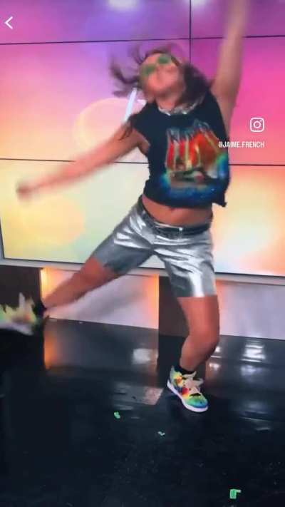Somebody, ANYBODY, please stop her 😩
