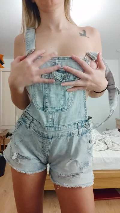 Can't go wrong with some sideboob every now and again am I right?[F] 😜😈🇸🇪
