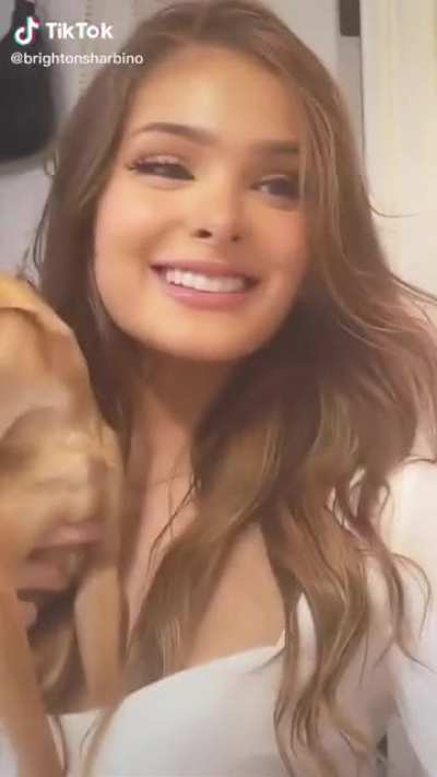 "Accidental" upskirt on TikTok 👀