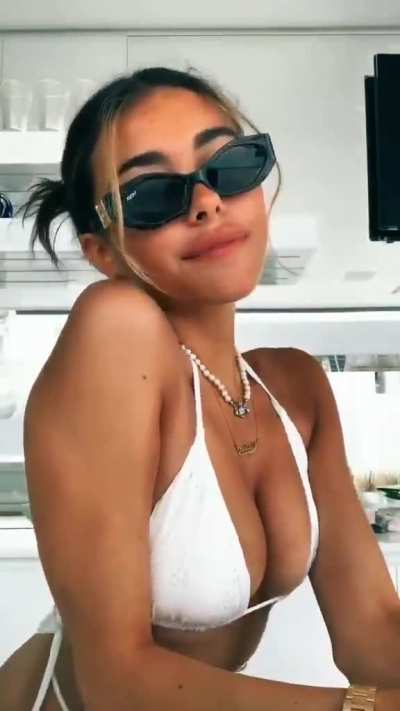 How much of a brat Madison Beer is makes my imagination run.