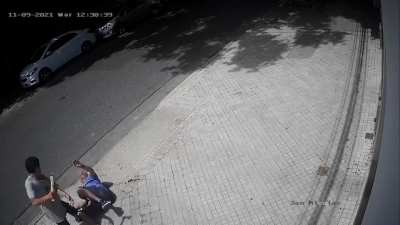 - Es tranquila tu ciudad? / -Depende. sos alérgico a las hachas? [¡ESTO SE TIENE QUE TERMINAR!]