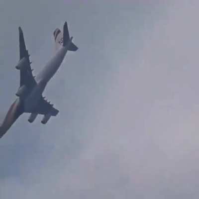 Rotacionando a c&acirc;mera enquanto um avi&atilde;o voa deixa tudo mais divertido