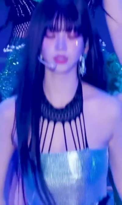 Stunning Karina 🖤💙