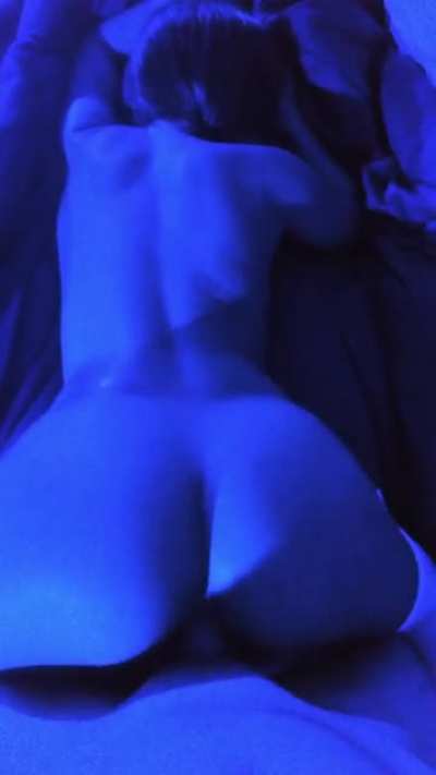 He doesn&rsquo;t last very long when I ride him like this! [f][m]