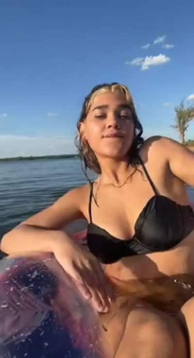 Let&rsquo;s make babies at the lake
