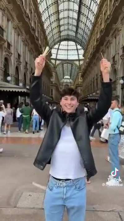 TikToker breaks spaghetti in public places to "piss off Italians"