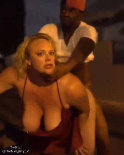 pounding a thicc horny slut in public