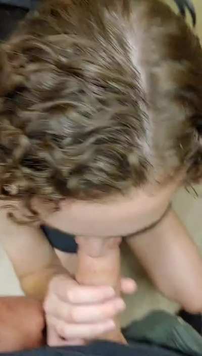 Giving head in the mall dressing room ❤