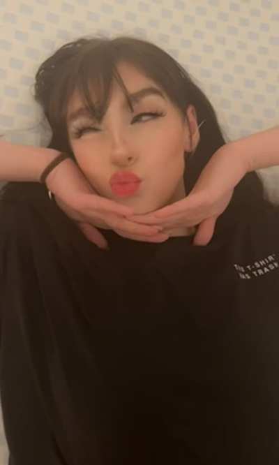someone pls put a load on my cute lil half latina face 🖤🤍🥺