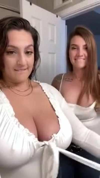 Easy tops for easy access 😋 (OC)