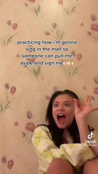 She&rsquo;s got a great voice tho